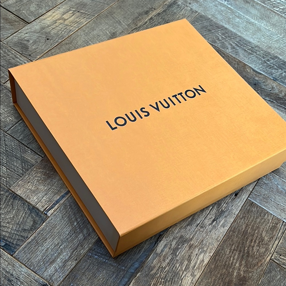 Louis Vuitton Orange Box + ribbon
